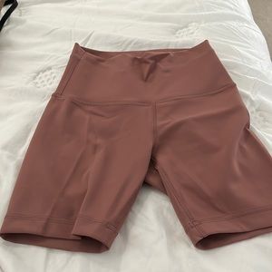 Lululemon Wunder Train High-Rise Short 6"